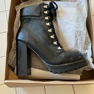 Steve Madden Black Beso ankle boot. NIB size 9.5